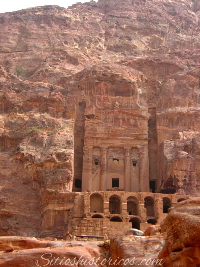 Tumba real de la Urna Petra