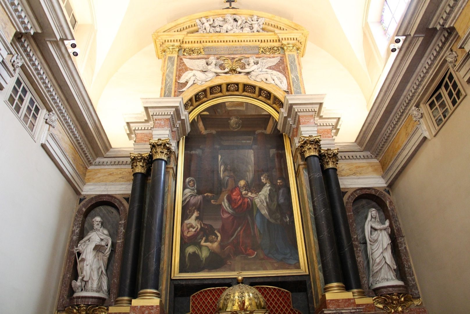 Interior de la iglesia de los Carmelitas o iglesia de Saint-Joseph-des-Carmes de París.