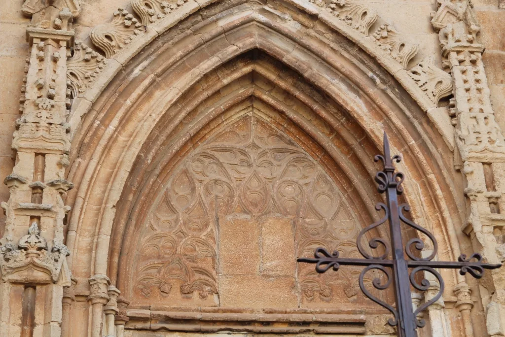 Portada gótica de la parroquia de San Blas de Villarrobledo.